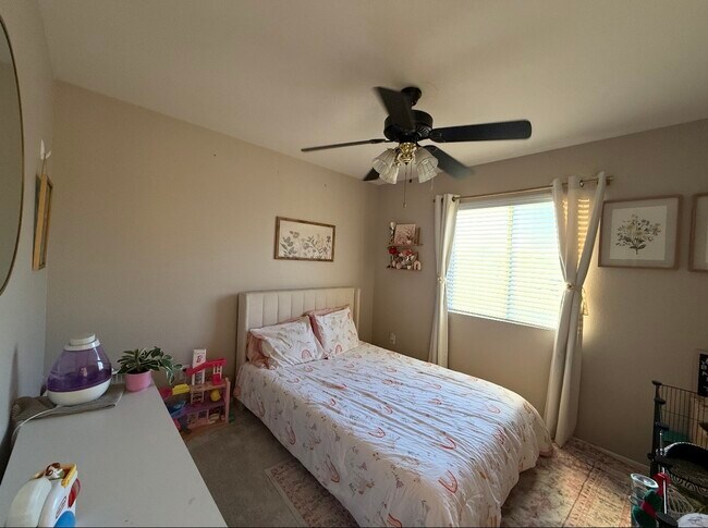 Building Photo - 30454 Silver Hawk Dr