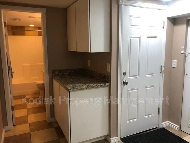 Building Photo - 3397 Eastwood Dr