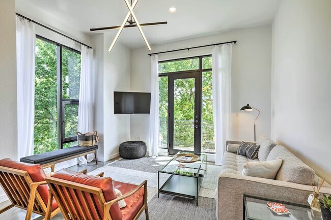 Building Photo - 2525 S Lamar Blvd