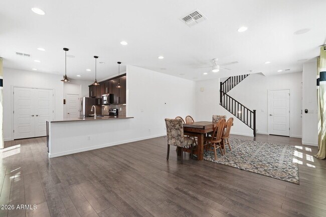 Building Photo - 464 N Ranger Trail