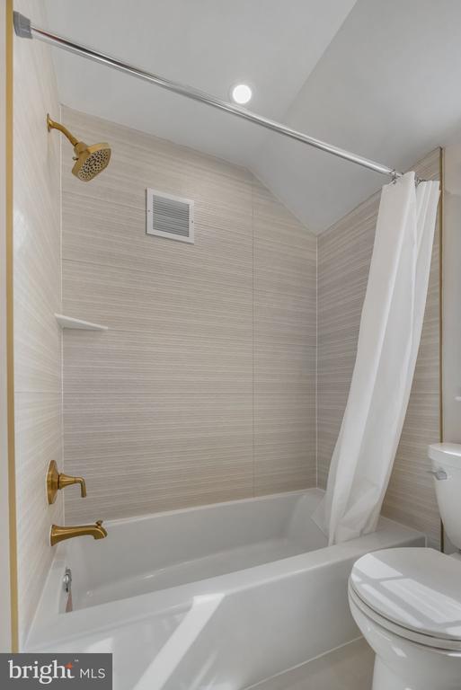 Building Photo - 2355 N Quincy St