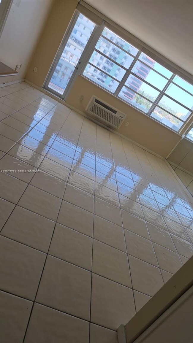 Building Photo - 5313 Collins Ave