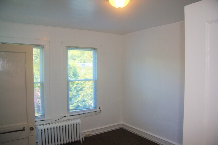 Building Photo - 328 High Street