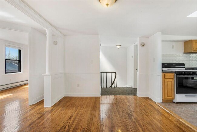 Building Photo - 212 5th St