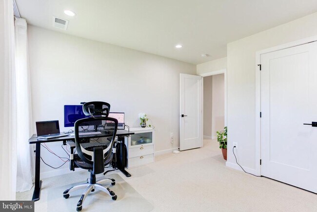 Building Photo - 41355 Tarragon Leaf Dr