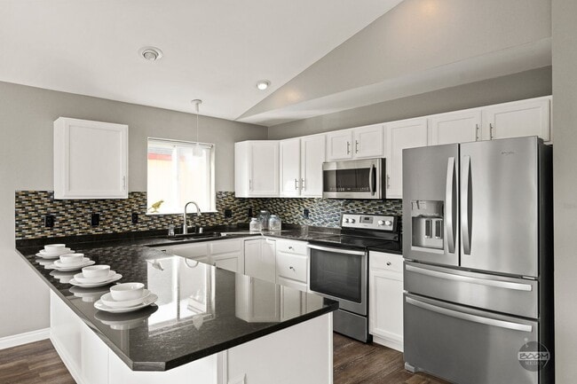 Building Photo - MUST SEE! | 4 BEDROOM 2.5 BATHROOM HOUSE |...