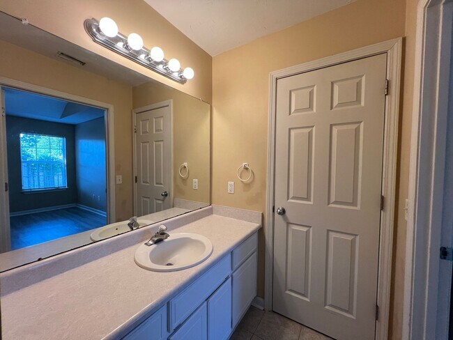 Building Photo - 3 bedroom 2 bath townhome in Towne Park
