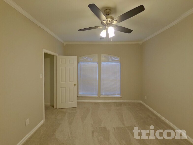 Building Photo - 1980 Creekside Dr