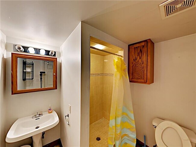 Building Photo - 517 Malabar Dr