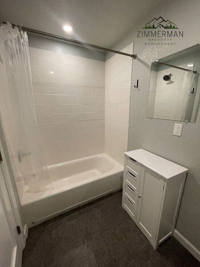 Building Photo - 611 Centennial Blvd