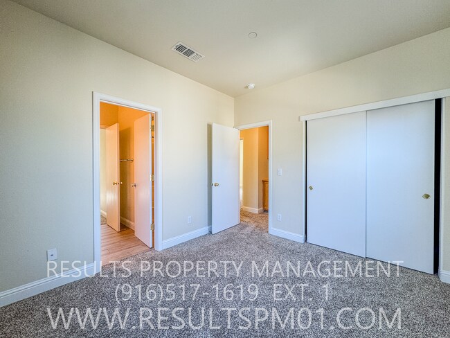 Building Photo - 3 bedroom Lincoln Home in Gated Community