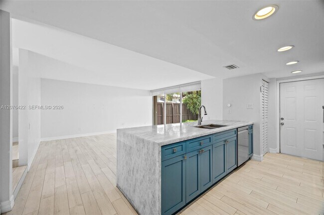 Building Photo - 7140 SW 111th Ct