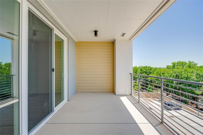 Building Photo - 4801 Springdale Rd