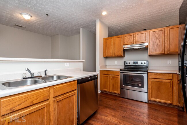 Building Photo - 246 Village Square Dr