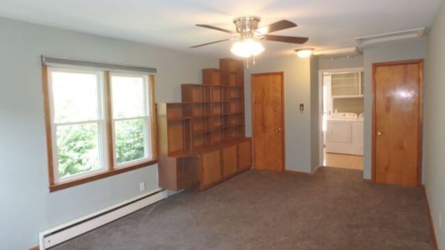 Building Photo - Wonderful 3 Bed 1 Bath House w/ Bonus Room!