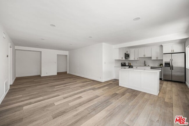 Building Photo - 733 Hayworth Ave
