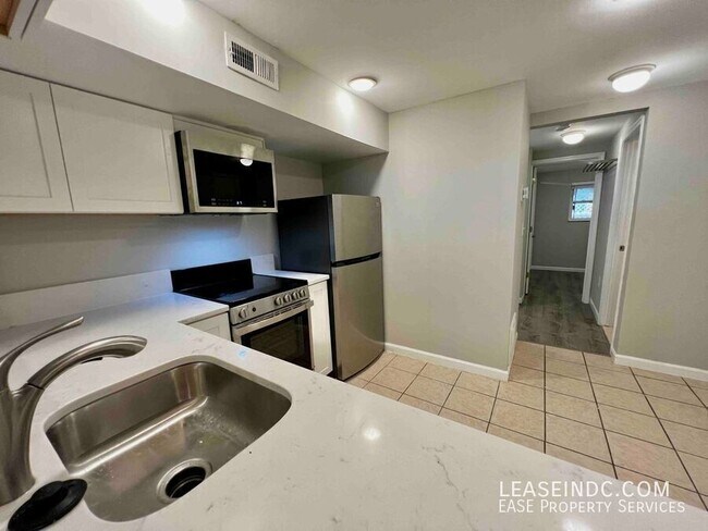 Building Photo - 1016 11th St NE