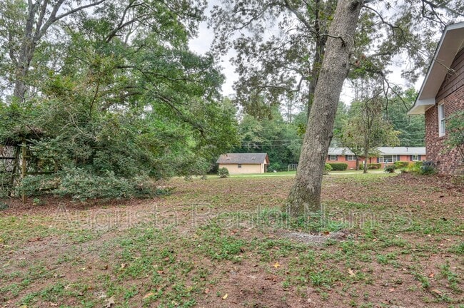 Building Photo - 323 Pineview Dr