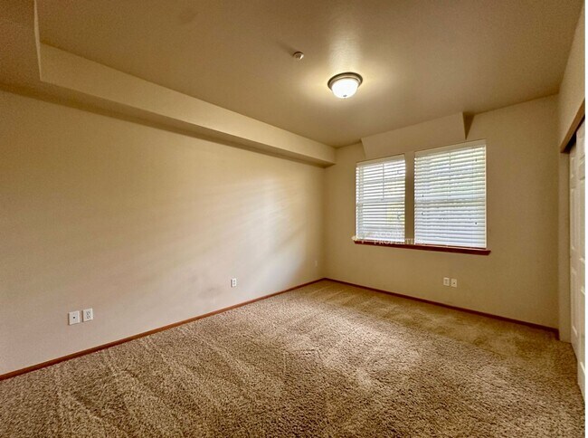 Building Photo - 1850 SW Scenic Heights St