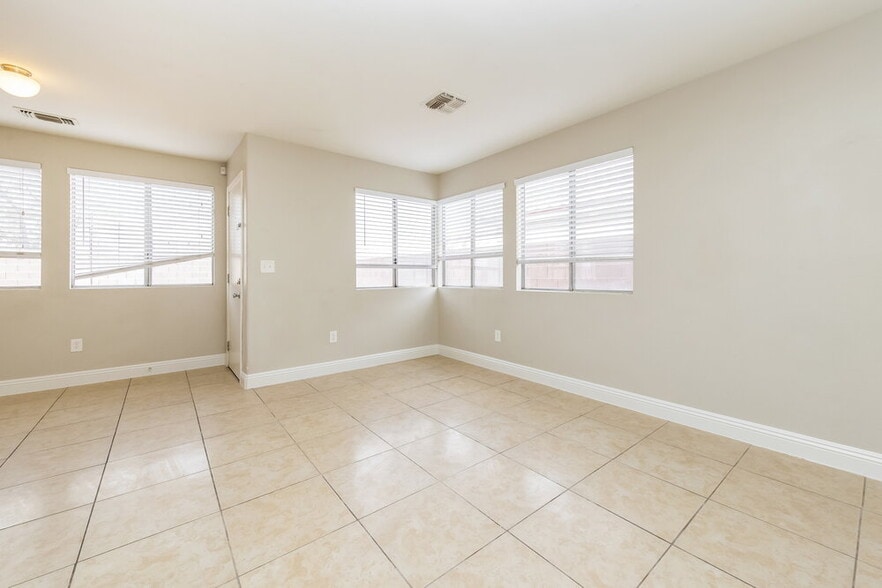 Building Photo - 4501 Bradpoint Dr