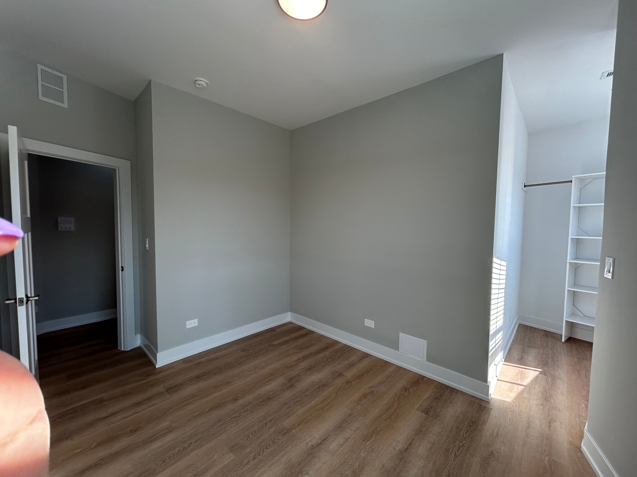 Building Photo - 423 W Belden Ave