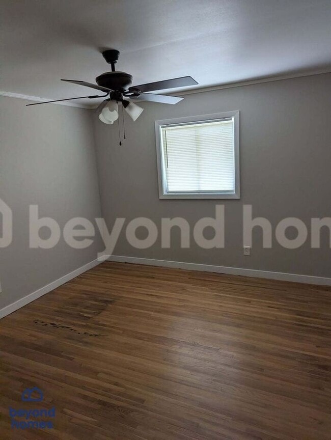 Building Photo - Spacious 3-bedroom, 1.5-bath home availabl...