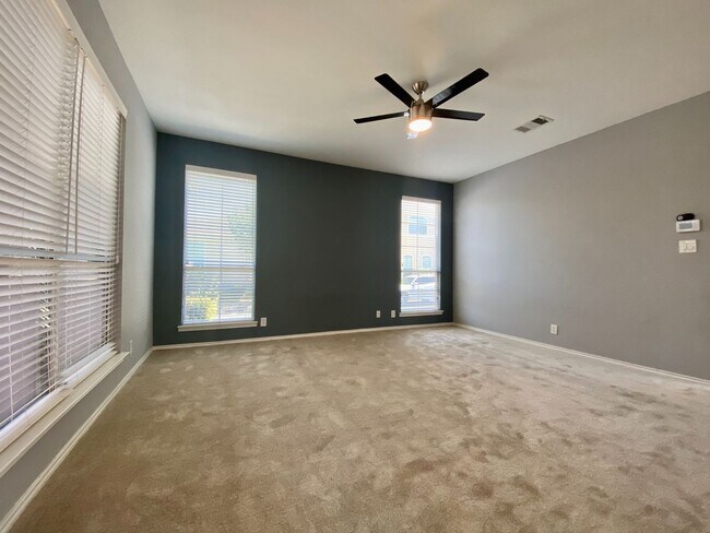 Building Photo - Medical Center/USAA/ UTSA 3 BD/2.5 BA Ready for Move In!