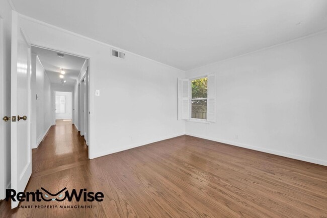 Building Photo - 612 Barneson Ave