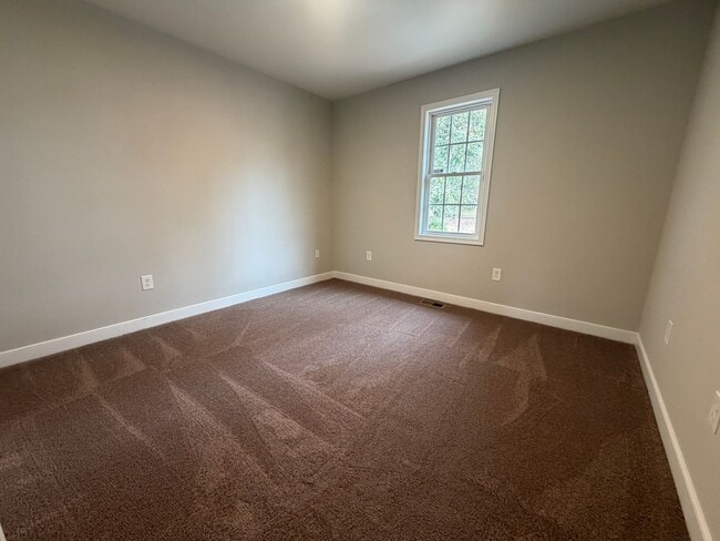 Building Photo - Rancher style home