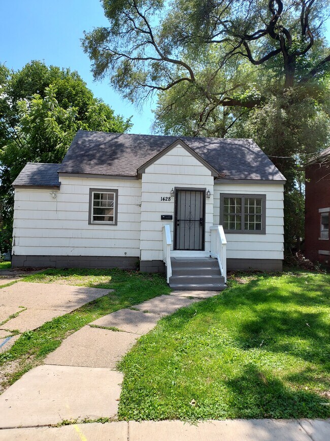 Building Photo - 1428 Mulberry St