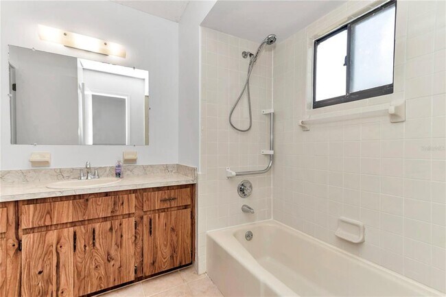 Building Photo - 10060 SW 93rd Ave