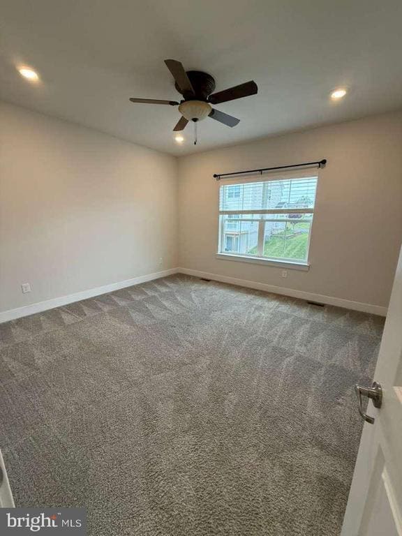 Building Photo - 704 Peony Ln