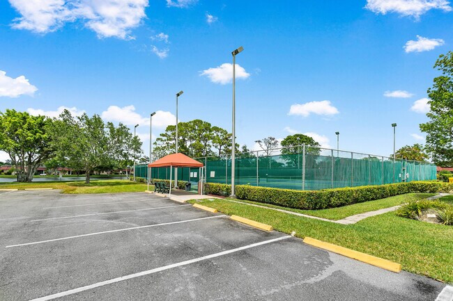 Building Photo - 687 Marlboro Oval