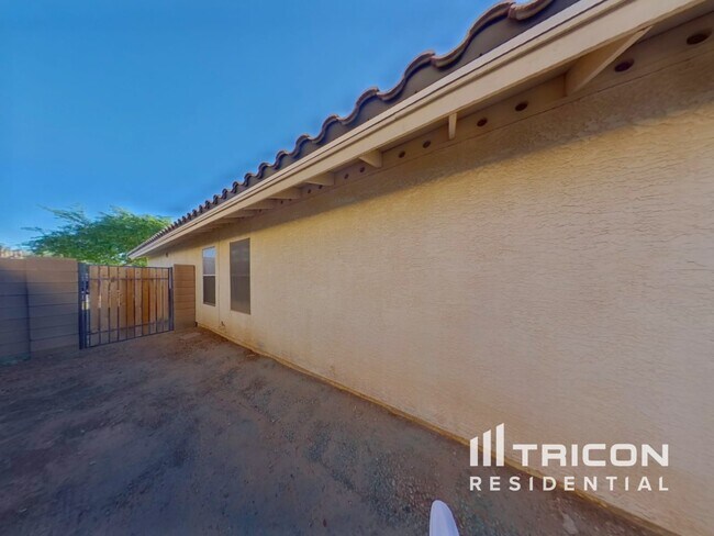 Building Photo - 12209 W Edgemont Ave