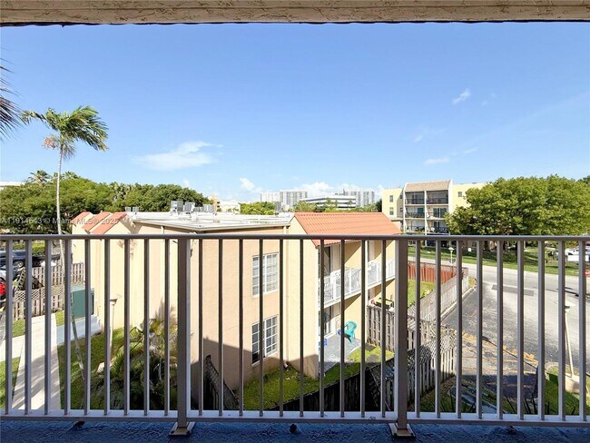 Building Photo - 5231 Geneva Ct