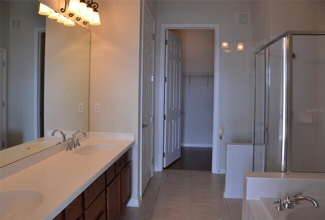 Building Photo - 3368 Robert Trent Jones Dr