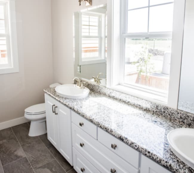 Building Photo - Gorgeous East Medford home for lease in th...
