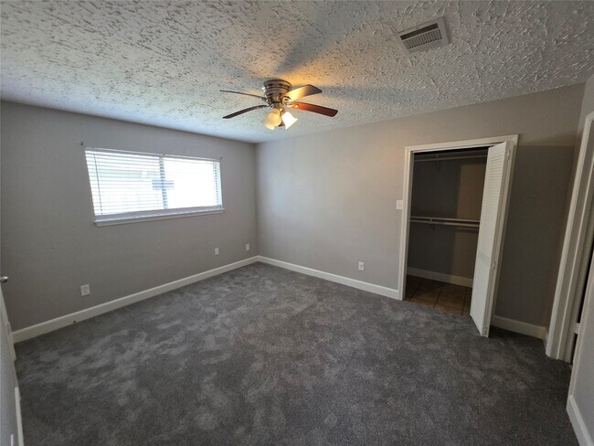 Building Photo - 22543 Market Square Ln