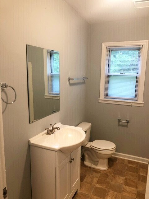 Building Photo - EAST SIDE 2 BEDROOM/2 BATH ALL BRICK RANCH AVAILABLE NOW!