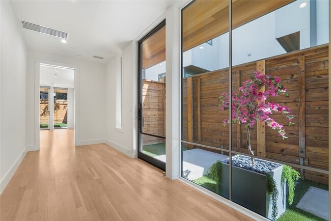 Building Photo - 3619 Springbrook St