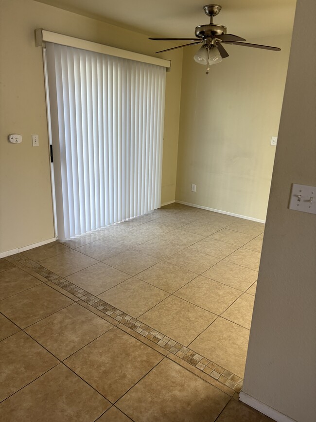 Dining roomroom - 45290 Sunset Ln