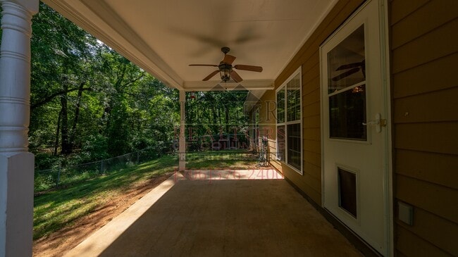 Building Photo - 48 Redwood Dr