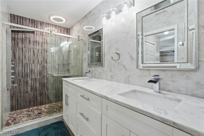 Building Photo - 4421 SW 14th Pl