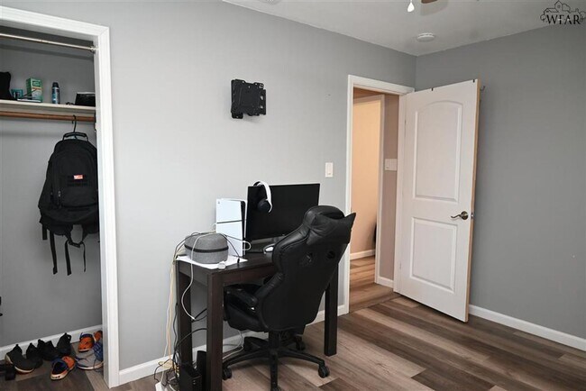 Building Photo - 5707 Hooper Dr