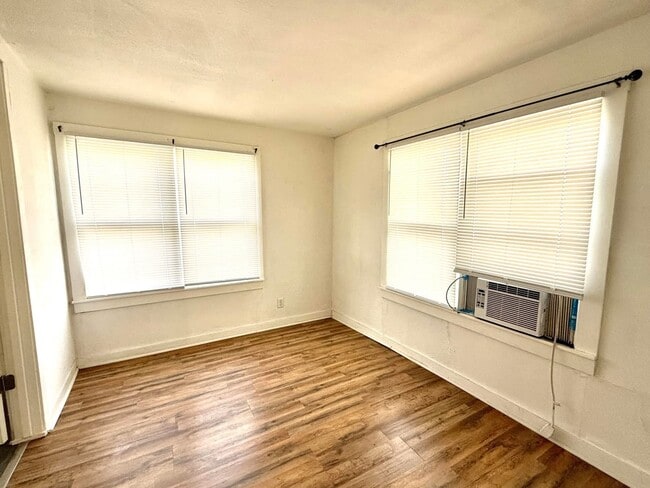 Building Photo - 35 Monroe Ave NE