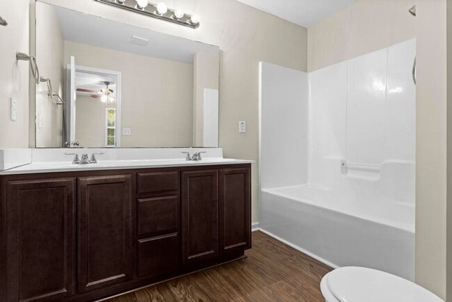 Building Photo - Minutes to OAJ Airport! Newly Remodeled To...