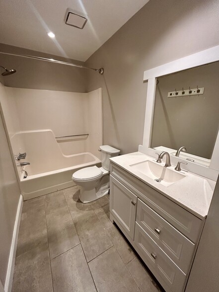 Building Photo - 117 Jennifer Ln SW