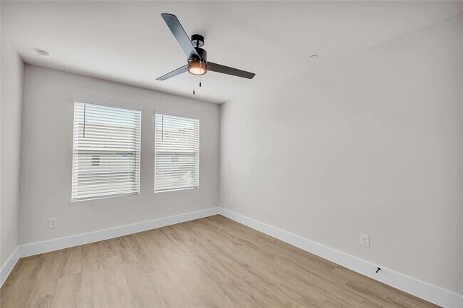 Building Photo - 7600 Strong Bow Ct