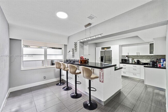 Building Photo - 2534 Monroe St