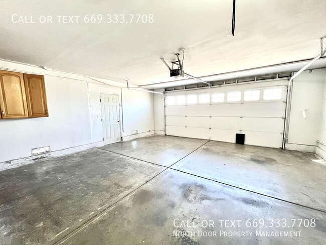 Building Photo - 3197 Bourgeois Way